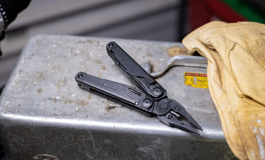 Leatherman Surge Multitool